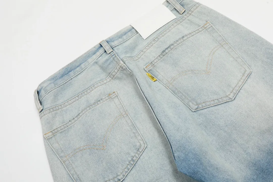 #8103 P240💰 GALLERY DEPT High Street Washed Embroidery Color Letters Water Ripple American Flare Pants Jeans -Original purchase and pattern making to truly restore the ultimate vintage texture -Original hardware accessories, washed and other elevators, QR code analysis are all purchased from the original factory, high degree of restoration, you are welcome to compare with a certain product ~ -Three-dimensional version Loose and comfortable, not picky about the figure, taller and slimmer, factory Seiko, original factory quality control, same style for men and women, can be matched with couples Versatile recommendation: must-have jeans for all seasons Color: blue Size: S-XXL (28-36)